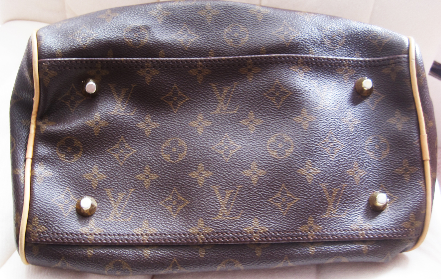 What’s Inside of a Fake Louis Vuitton Speedy?